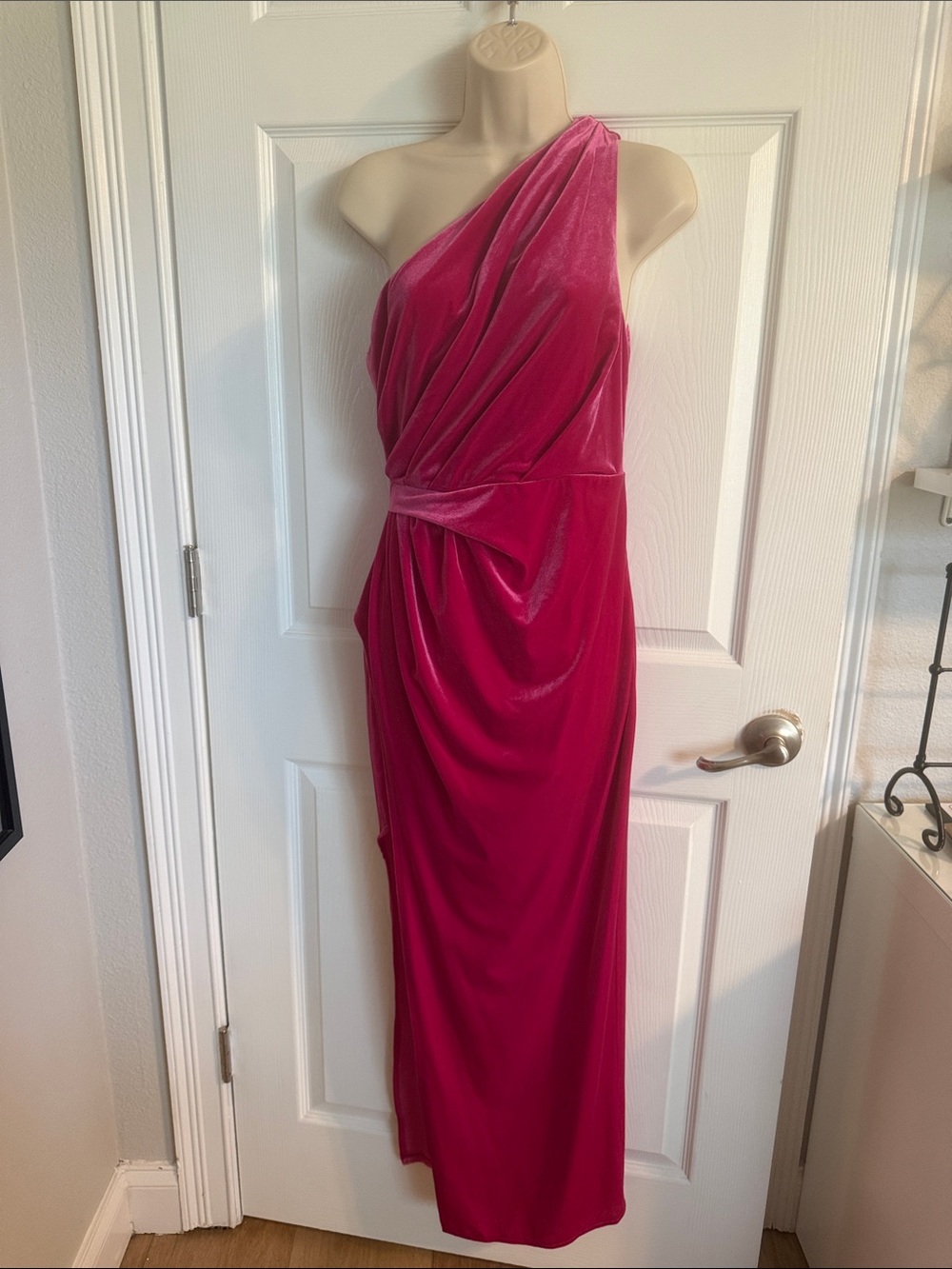 DO+BE One-Shoulder Hot Pink Velvet-Look Evening Gown